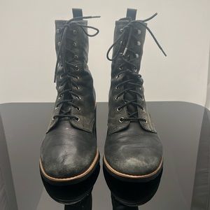 Dr.marten unique super comfy soft black leather heeled boots size 9